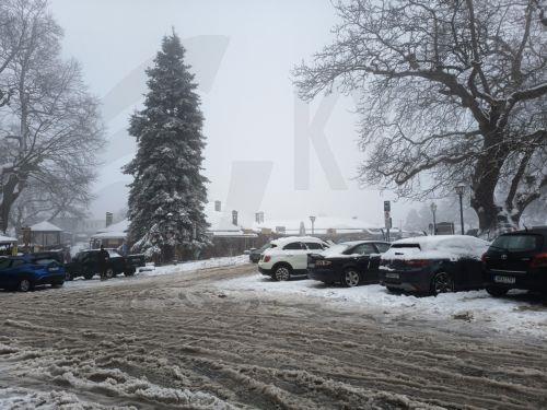 Χιόνια στο Μέτσοβο, Παρασκευή 9 Ιανουαρίου 2026. Χιονοπτώσεις σημειώνονται σε υψόμετρο από τα 600 μέτρα και πάνω, με αποτέλεσμα πολλά χωριά, τόσο στην ορεινή Άρτα όσο και στο Ζαγόρι, την Κόνιτσα και το Μέτσοβο να έχουν ντυθεί στα λευκά, με το χιόνι να ξεπερνά τα 30 εκατοστά. Το κρύο είναι τσουχτερό με τον υδράργυρο να έχει πέσει κάτω από το μηδέν, ενώ...