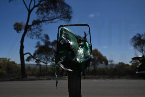 epaselect epa12639683 A fire damaged mail box is seen in Harcourt, Victoria, Australia, 10 January 2026.  EPA/JAMES ROSS EDITORIAL USE ONLY AUSTRALIA AND NEW ZEALAND OUT