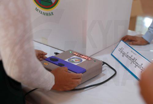 epa12639794 A volunteer of the Union Election Commission (UEC) sets up an electronic voting machine at a polling station, one day ahead of the second phase of election in Yangon, Myanmar, 10 January 2026. Myanmar's military government, known as the State Administration Council (SAC), plans to hold its first national vote since the February 2021 coup in a...