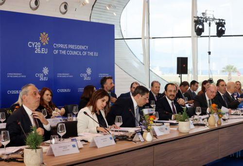 Επίσημη επίσκεψη στην Κύπρο πραγματοποιεί το Σώμα των Επιτρόπων της Ευρωπαϊκής Ένωσης, στο πλαίσιο των επαφών του με την Κυβέρνηση της Κυπριακής Δημοκρατίας, υπό την ιδιότητά της ως Προεδρίας του Συμβουλίου της Ευρωπαϊκής Ένωσης, Νέο Λιμάνι Λεμεσού 15 Ιανουαρίου. ΚΥΠΕ/ΚΑΤΙΑ ΧΡΙΣΤΟΔΟΥΛΟΥ