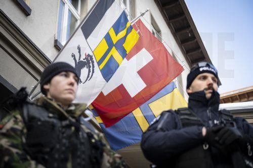 epa12653772 Members of the army and police stand guard outside the district council chamber during a press conference of police and army regarding security prior the 56th annual meeting of the World Economic Forum (WEF) in Davos, Switzerland, 16 January 2026. The meeting, under the theme 'A Spirit of Dialogue,' brings together entrepreneurs, scientists,...