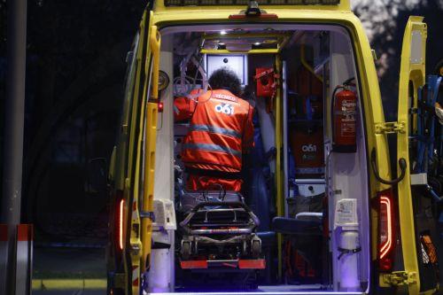 epaselect epa12660597 A rescue worker tends to an injured passenger at Reina Sofia Hospital in Cordoba, Spain, 19 January 2026. At least 39 people died after a high-speed train carrying more than 300 passengers derailed and collided with another train traveling in the opposite direction on an adjacent track near the town of Adamuz, in the southern Spanish...