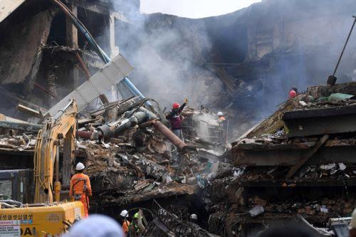 epa12661416 Rescuers search through the rubble at Gul Plaza in Karachi, Pakistan, 19 January 2026. A deadly fire at Karachi’s Gul Plaza raged for over 24 hours, killing 21 people, including a firefighter, leaving many more missing, and destroying around 1,200 shops. Massive losses were reported as rescue efforts continued amid structural collapse risks. ...