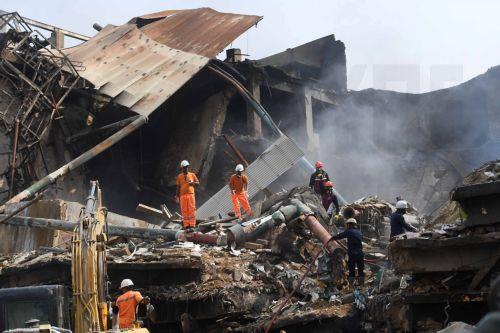 epa12661418 Rescuers search through the rubble at Gul Plaza in Karachi, Pakistan, 19 January 2026. A deadly fire at Karachi’s Gul Plaza raged for over 24 hours, killing 21 people, including a firefighter, leaving many more missing, and destroying around 1,200 shops. Massive losses were reported as rescue efforts continued amid structural collapse risks. ...