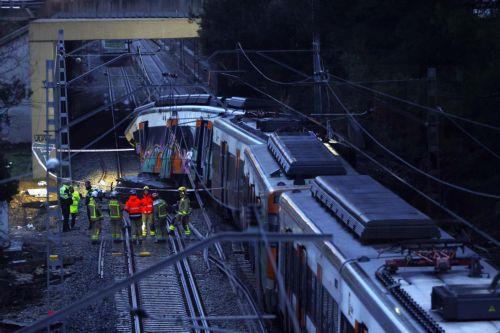 epa12666724 Firefighters check the commuter train that derailed between Gelida and Sant Sadurni d'Anoia, Barcelona, Spain, 21 January 2026. The train driver has died and 37 passengers were injured, four of them seriously, after the train crashed into a collapsed retaining wall late 20 January.  EPA/QUIQUE GARCIA
