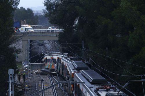 epa12666726 A commuter train that derailed between Gelida and Sant Sadurni d'Anoia, Barcelona, Spain, 21 January 2026. The train driver has died and 37 passengers were injured, four of them seriously, after the train crashed into a collapsed retaining wall late 20 January.  EPA/QUIQUE GARCIA
