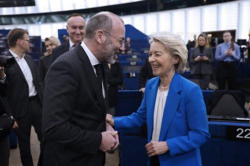 epa12666860 President of the European Commission Ursula von der Leyen (R) talks with Member of the European Parliament (MEP) and group leader of the European People's Party (Christian Democrats) in the European Parliament, Manfred Weber (L), during the European Parliament plenary session in Strasbourg, France, 21 January 2026. The current plenary session...