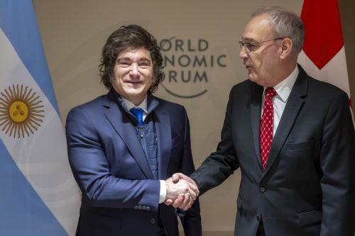 epa12666901 Argentina's President Javier Milei (L) shakes hands with Switzerland's Federal President Guy Parmelin (R) prior to a bilateral meeting on the sideline of the 56th annual meeting of the World Economic Forum (WEF) in Davos, Switzerland, 21 January 2026. The meeting under the topic 'A Spirit of Dialogue' brings together entrepreneurs, scientists,...