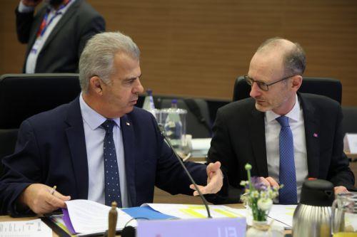 Η άτυπη Σύνοδος Υπουργών Εσωτερικών Υποθέσεων και Δικαιοσύνης, που πραγματοποιείται το διήμερο 22 και 23 Ιανουαρίου με θέμα τις βιώσιμες προσεγγίσεις στη διαδικασία επιστροφών, αλλά και ενσωμάτωσης μεταναστών στην ΕΕ, είναι η πρώτη άτυπη σύνοδος Υπουργών της ΕΕ, που συνέρχεται στη Λευκωσία στο πλαίσιο της κυπριακής Προεδρίας του Συμβουλίου της ΕΕ , Λευκωσία...