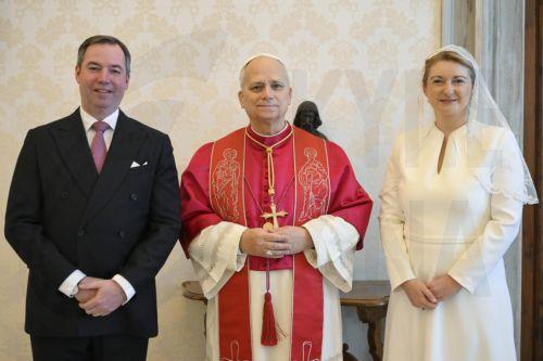 epa12674870 A handout picture provided by the Vatican Media shows Pope Leo XIV meeting with Grand Duke Guillaume and Grand Duchess Stephanie of Luxembourg, in Vatican City, 23 January 2026.  EPA/VATICAN MEDIA HANDOUT HANDOUT EDITORIAL USE ONLY/NO SALES