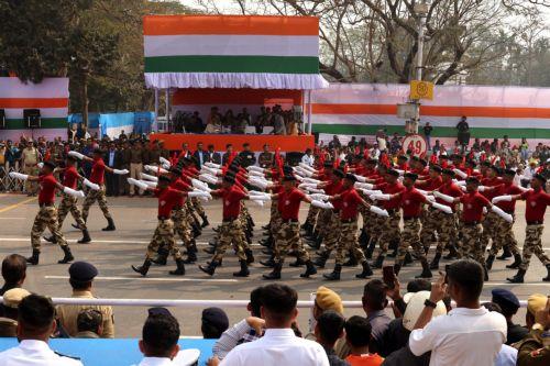 epa12681905 The Indian Army march contingent participates in the parade during India's 77th Republic Day celebrations in Kolkata, India, 26 January 2026. The Republic Day of India marks the adoption of the Constitution of India and the transition of the country to a republic on 26 January 1950.  EPA/PIYAL ADHIKARY