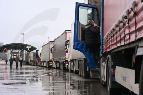 epa12682813 Trucks line up at the Serbia-Hungary border during the blockade of the cargo line at the Horgos border crossing in northern Serbia, 26 January 2026. All border crossings in the country and the wider region are blocked to freight traffic starting 26 January at noon, following a coordinated protest by truck operators from North Macedonia, Serbia,...