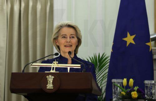 epa12684870 President of the European Commission Ursula von der Leyen speaks during a joint press conference with the President of the European Council and the Indian Prime Minister (both not pictured)  after their meeting at Hyderabad House in New Delhi, India, 27 January 2026. Ursula von der Leyen is on four-day visit to India.  EPA/RAJAT GUPTA