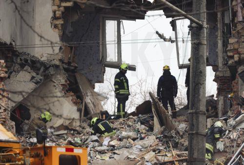 epa12685088 Ukrainian rescuers work at the site of a Russian strike on a residential area in Odesa, southwestern Ukraine, 27 January 2026, amid the Russian invasion. At least two people were killed and 24 others injured after an overnight Russian attack on Odesa, according to the State Emergency Service of Ukraine.  EPA/STRINGER