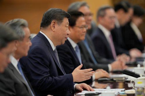 epa12689656 Chinese President Xi Jinping (2-L), speaks during a meeting with British Prime Minister Keir Starmer (unseen) at the Great Hall of the People in Beijing, China, 29 January 2026.  EPA/Vincent Thian / POOL