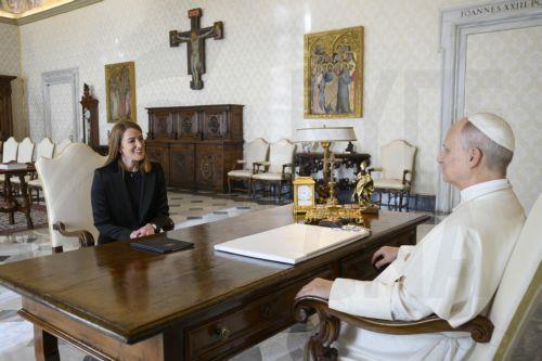 epa12690139 A handout picture provided by the Vatican Media shows Pope Leo XIV (R) during an audience with President of the European Parliament Roberta Metsola (L) in Vatican City, 29 January 2026.  EPA/VATICAN MEDIA HANDOUT HANDOUT EDITORIAL USE ONLY/NO SALES