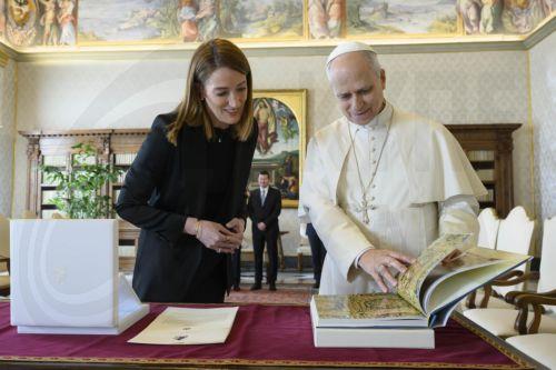 epa12690140 A handout picture provided by the Vatican Media shows Pope Leo XIV (R) during an audience with President of the European Parliament Roberta Metsola (L) in Vatican City, 29 January 2026.  EPA/VATICAN MEDIA HANDOUT HANDOUT EDITORIAL USE ONLY/NO SALES