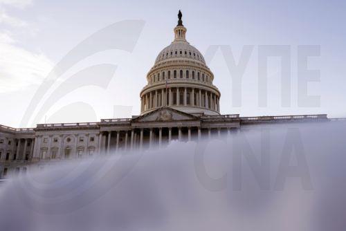 epa12691603 Snow piles up outside the US Capitol in Washington, DC, USA, 29 January 2026.  EPA/WILL OLIVER