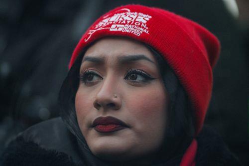 epa12691778 A healthcare worker looks on during a vigil for Veterans Affairs (VA) nurse Alex Pretti outside a VA hospital in New York, New York, USA, 29 January 2026. Nationwide protests continue after federal immigration operations in Minneapolis resulted in the fatal shootings of two US citizens, Renee Nicole Good and Alex Pretti.  EPA/OLGA FEDOROVA