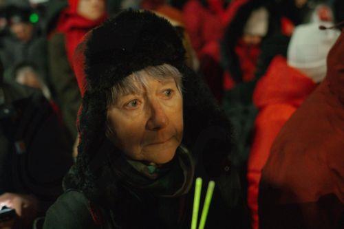 epa12691791 A person attends a vigil for Veterans Affairs (VA) nurse Alex Pretti outside a VA hospital in New York, New York, USA, 29 January 2026. Nationwide protests continue after federal immigration operations in Minneapolis resulted in the fatal shootings of two US citizens, Renee Nicole Good and Alex Pretti.  EPA/OLGA FEDOROVA