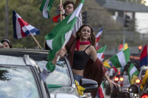 epa12699518 People wave flags of different political parties in a motorcade in San Jose, Costa Rica, 01 February 2026. Costa Ricans are electing a new president and 57 members of the Legislative Assembly for the 2026–2030 term.  EPA/ALEXANDER OTAROLA
