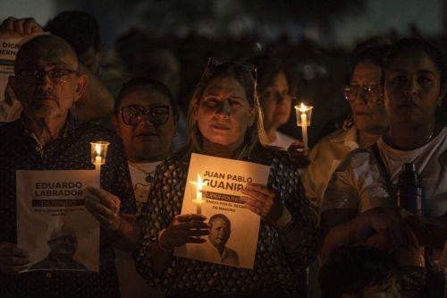 epa12699524 People hold candles and signs during a vigil for the freedom of political prisoners in Plaza de la Republica, Maracaibo, Venezuela, 01 February 2026.  EPA/Henry Chirinos