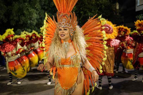epa12711429 An artist participates in the 2026 Carnival Parade in Montevideo, Uruguay, 06 February 2026. The Uruguayan capital celebrates the 2026 Carnival Parade, which marks the beginning of a popular festival that prides itself on being the longest of its kind in the world, lasting approximately forty days.  EPA/Gastón Britos