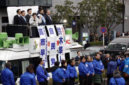 epa12711684 Japanese Prime Minister and leader of the ruling Liberal Democratic Party (LDP) Sanae Takaichi (L) delivers a speech in support of a local candidate at an election campaign rally in Tokyo, Japan, 07 February 2026, the last day of the campaign for Japan’s general elections. Japanese voters are set to go to the polls on 08 February 2026 in the...