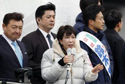 epa12711687 Japanese Prime Minister and leader of the ruling Liberal Democratic Party (LDP) Sanae Takaichi (C) delivers a speech in support of a local candidate at an election campaign rally in Tokyo, Japan, 07 February 2026, the last day of the campaign for Japan’s general elections. Japanese voters are set to go to the polls on 08 February 2026 in the...