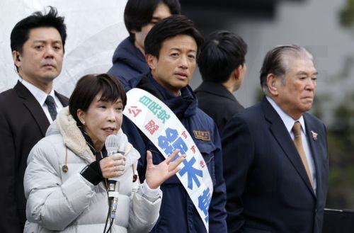 epa12711690 Japanese Prime Minister and leader of the ruling Liberal Democratic Party (LDP) Sanae Takaichi (L) delivers a speech in support of a local candidate at an election campaign rally in Tokyo, Japan, 07 February 2026, the last day of the campaign for Japan’s general elections. Japanese voters are set to go to the polls on 08 February 2026 in the...
