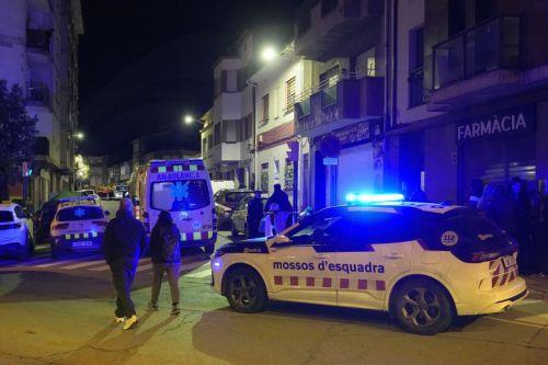 epa12748829 Emergency services vehicles parked outside the building where a fire broke out in the town of Manlleu, Barcelona, northeastern Spain, late 16 February 2026 (issued 17 February 2026). At least five teenagers died and four other people were injured in the fire which started in a storage room located on the roof of the building.  EPA/SIU WU