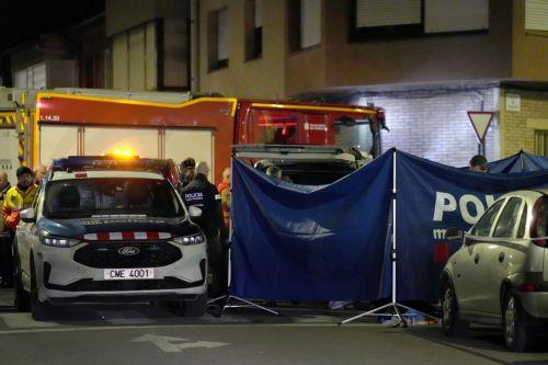epa12748833 Emergency services members gather outside the building where a fire broke out in the town of Manlleu, Barcelona, northeastern Spain, late 16 February 2026 (issued 17 February 2026). At least five teenagers died and four other people were injured in the fire which started in a storage room located on the roof of the building.  EPA/SIU WU