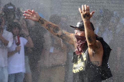 epa12759572 A protester clashes with police during a demonstration against labor reform proposed by Argentine President Javier Milei in Buenos Aires, Argentina, 19 February 2026.  EPA/JUAN IGNACIO RONCORONI