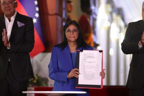 epaselect epa12760438 The acting president of Venezuela, Delcy Rodriguez, holds the document of the approved amnesty law in Caracas, Venezuela, 19 February 2026. Rodriguez asked Parliament, the program that promotes political dialogue, and the commission that seeks to reform the justice system to give 'maximum speed' to the application of the historic...