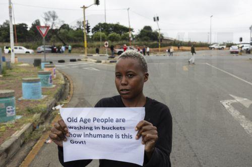 epa12772836 Residents from Coronationville and Westbury take to the streets to protest against the lack of water supply in many parts of Johannesburg, South Africa, 24 February 2026. The city is facing an increasingly dire water situation, with many areas already experiencing 'Zero Day' as their taps run dry. A combination of power supply issues, ailing...