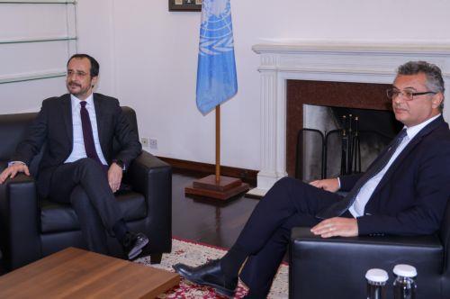 Ο Πρόεδρος της Δημοκρατίας κ. Νίκος Χριστοδουλίδης σε συνάντηση με τον ηγέτη της τουρκοκυπριακής κοινότητας κ. Tufan Erhürman.