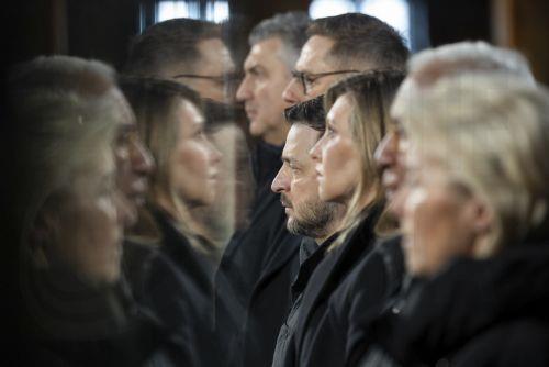 epa12773060 A handout photo made available by the Presidential Press Service shows Ukrainian President Volodymyr Zelensky (C) with his wife Olena Zelenska, and other top EU officials attending the joint Prayer for Ukraine at St. Sophia Cathedral in Kyiv, Ukraine, 24 February 2026. Top EU leaders arrived in Ukraine on the anniversary of the start of the...