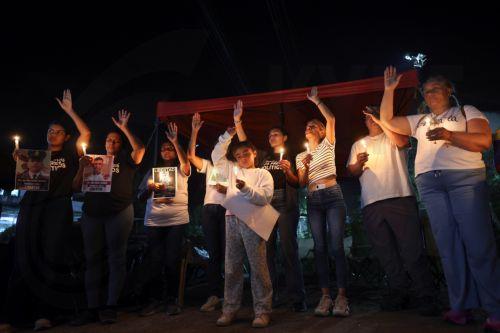 epa12780564 Relatives of political prisoners hold candles and posters during a vigil in Zamora, Venezuela, 26 February 2026. The amnesty program in Venezuela marked one week since its enactment by acting president Delcy Rodríguez, with 217 prisoners released during that period. According to independent records, more than 500 political prisoners remain,...