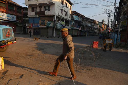 epa12788723 An Indian policemen lays barbed wire as a barricade during restrictions in Srinagar, Kashmir, India, 02 March 2026. The authorities imposed severe restrictions a day after Shia Muslim demonstrators staged massive protests and assembled in the city centre near the iconic clock tower in Srinagar, holding posters of Ayatollah Ali Khamenei and...
