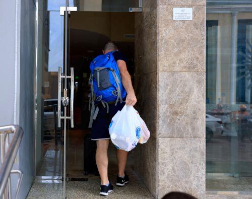 epa12789637 A passengers stranded by suspended air traffic from Serbia enters a hotel in Doha, Qatar, 02 March 2026. Following a joint Israel-US military operation targeting multiple locations across Iran in the early hours of 28 February 2026 and Iran's retaliatory attacks across the region, several countries closed their airspace and airlines cancelled...