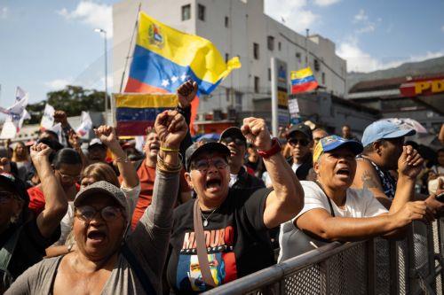 epa12793164 People protest during a march in Caracas, Venezuela, 03 March 2026. Hundreds of Chavistas march to demand the release of Nicolas Maduro and his wife Cilia Flores two months after their capture by US military forces following an attack on Caracas and three nearby regions.  EPA/Ronald Peña R