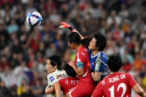 epa12805951 Goalkeeper Yu Son Gum of North Korea punches the ball away during the AFC Women’s Asian Cup Group B match between North Korea and China in Sydney, Australia, 09 March 2026.  EPA/DEAN LEWINS AUSTRALIA AND NEW ZEALAND OUT EDITORIAL USE ONLY