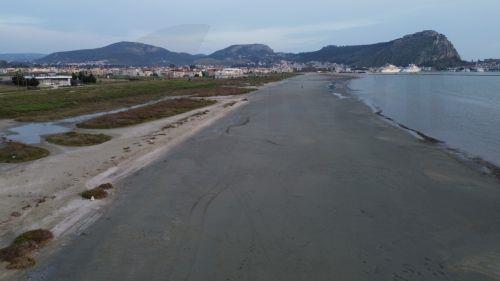 Το φαινόμενο της άμπωτης εμφανίστηκε στο Ναύπλιο με τη θάλασσα να υποχωρεί πάνω από 200  μέτρα εδώ και αρκετές ημέρες, Δευτέρα 16 Μαρτίου 2026.  ΑΠΕ-ΜΠΕ/ΑΠΕ-ΜΠΕ/ΜΠΟΥΓΙΩΤΗΣ ΕΥΑΓΓΕΛΟΣ