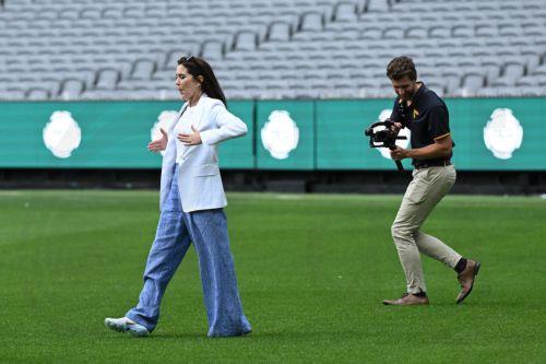 epa12826578 Denmark's Queen Mary reacts after kicking a rugby football at the MCG in Melbourne, Australia, 17 March 2026. The royal couple is visiting Australia from 14 March until 19 March 2026.  EPA/JAMES ROSS AUSTRALIA AND NEW ZEALAND OUT