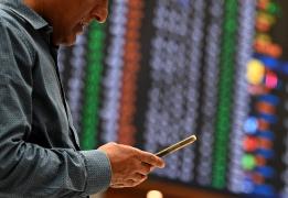 «Διπλός στραγγαλισμός» με τα Στενά Ορμού