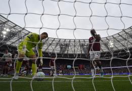 Κορυφώνεται η αγωνία στην Premier League