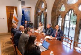 President meets with MITIS think-tank, p