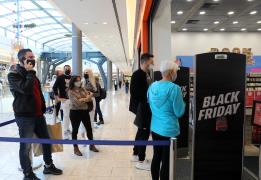 Συγκρατημένες εκπτώσεις και κουρασμένοι 