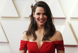 Η Τζένιφερ Γκάρνερ στη νέα κωμωδία του N