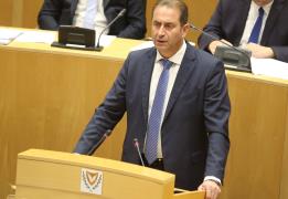 Δεν παίζουμε με την οικονομία, αλλά πρώτ